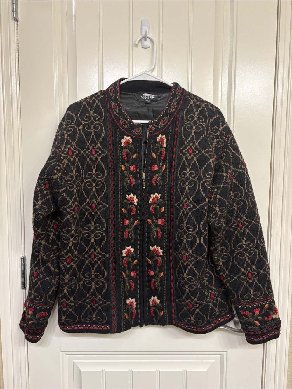 Vintage Icelandic Design Embroidered Floral Black Wool-Blend Jacket Full zip
